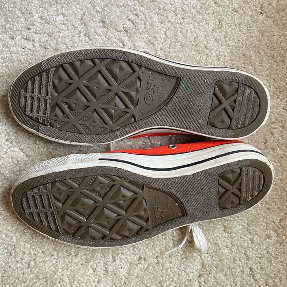 red converse - Picture 2 of 6